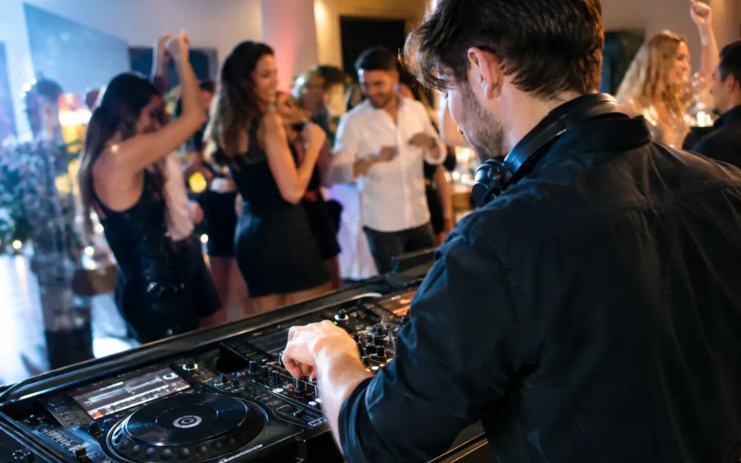DJ buchen: So wird deine Feier zur perfekten Party